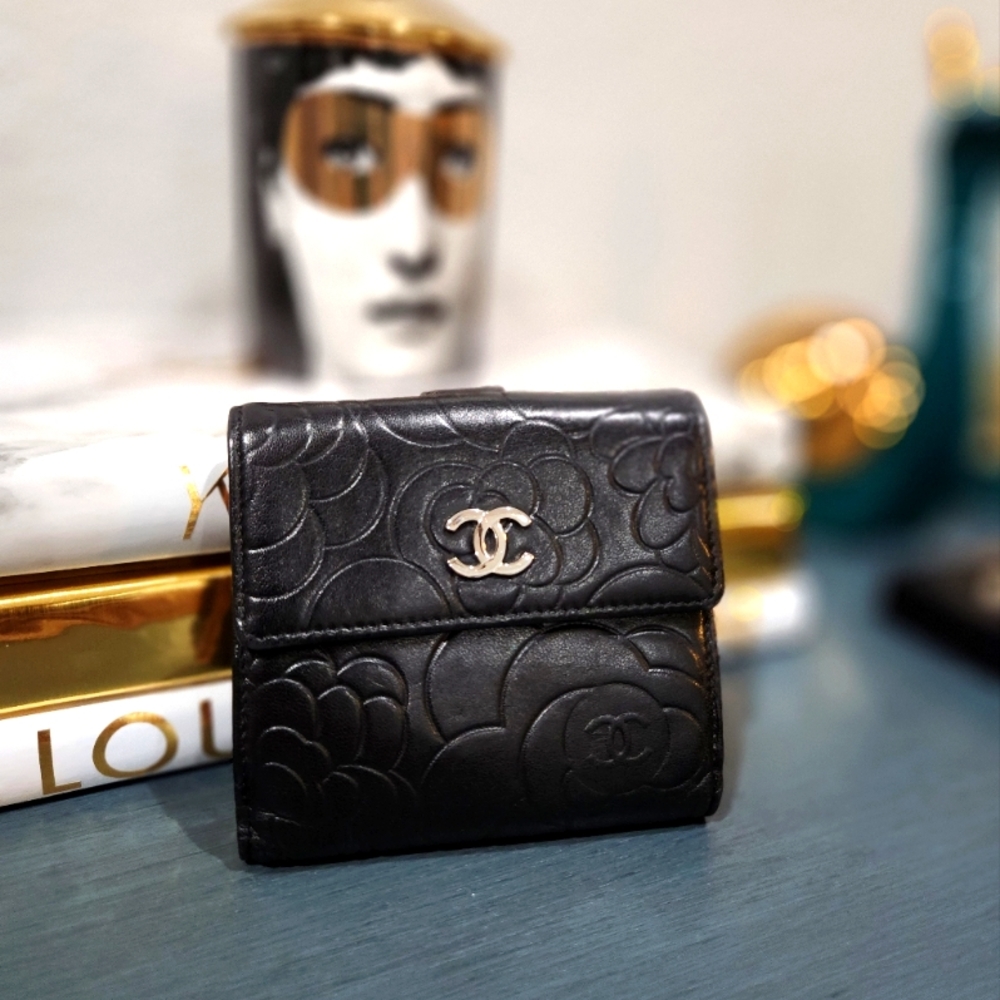 CHANEL camellia short wallet